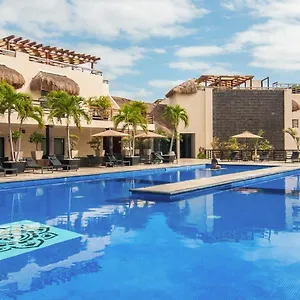 Aldea Thai L Resort-style Pool & Gym Apartment